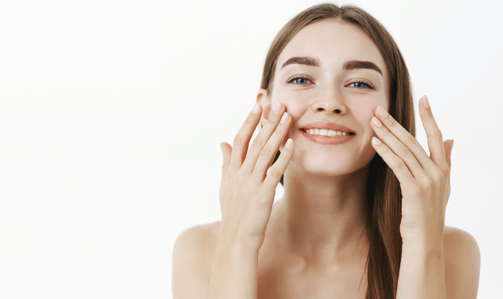 Análisis Facial Profesional en la Clínica Lorents: Evaluación avanzada de la piel utilizando tecnología médica para personalizar tratamientos de cuidado facial.