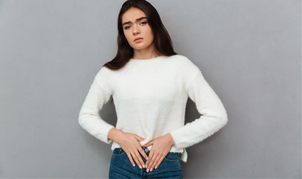 Mujer con síntomas de incontinencia urinaria.